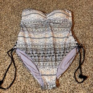 Ambrielle Curve 1X One Piece Swimsuit Strapless Shirred‎ Pattern